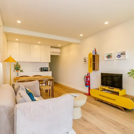 Rent4rest Seafront Lägenhet *