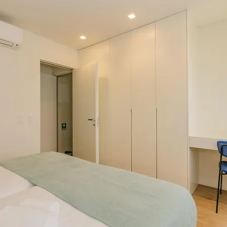 Rent4rest Seafront Lägenhet