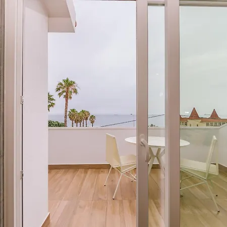 Rent4rest Seafront Apartamento