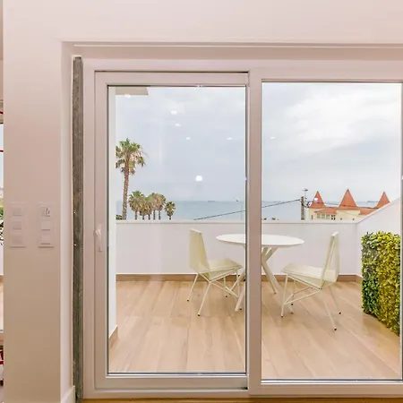 Rent4rest Seafront Lägenhet Estoril
